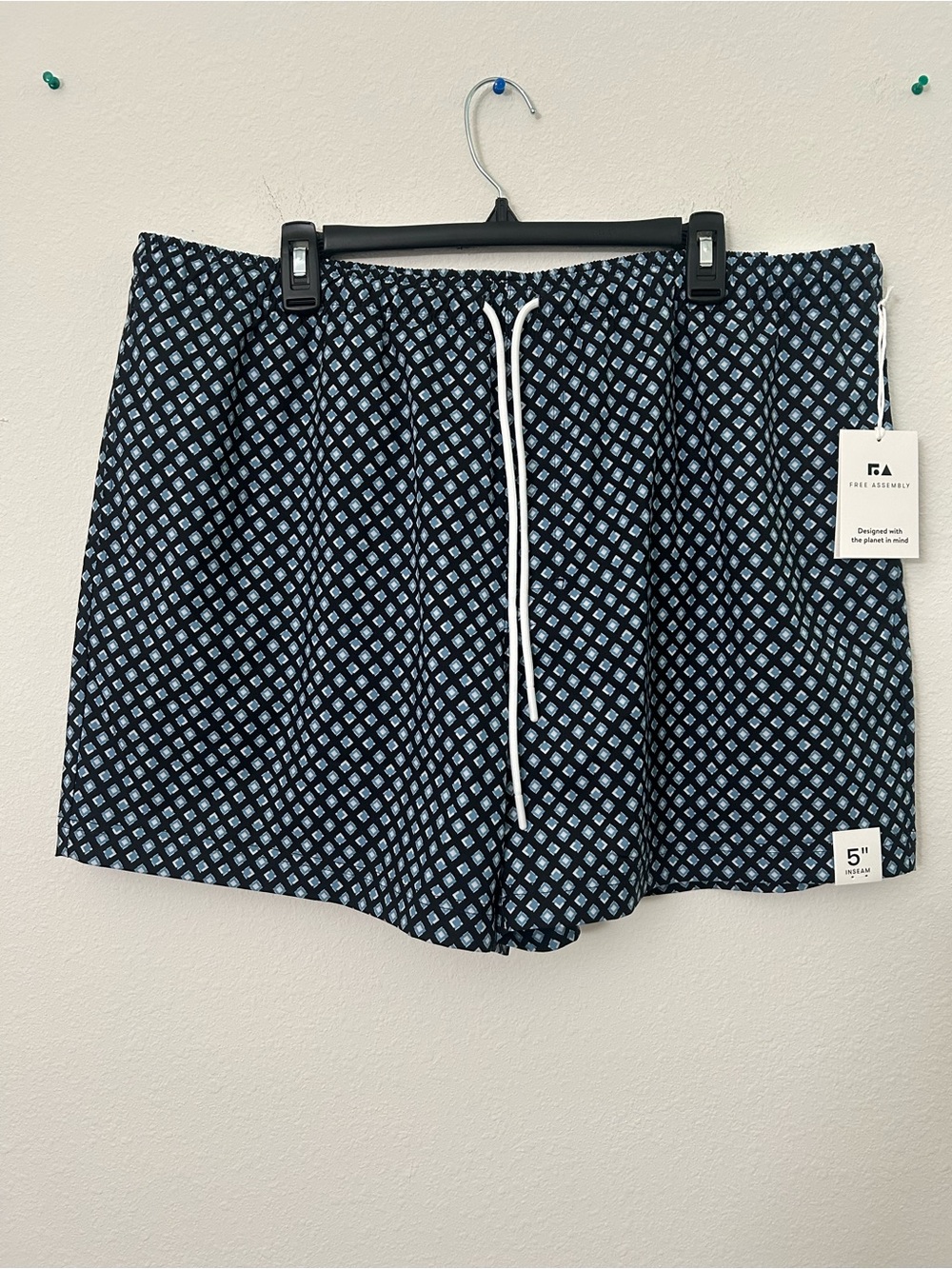 Men’s Patterned Navy Drawstring Hybrid Shorts